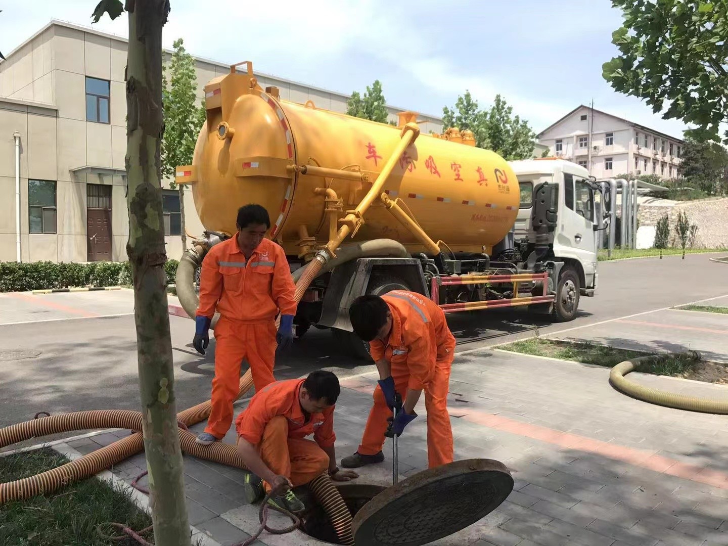 绥滨化粪池清理与5-8吨吸粪车施工效率分析